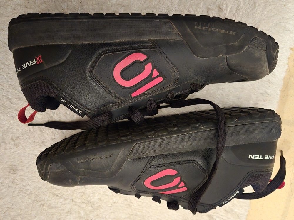Five Ten Mountain Bike Shoes. Mens 9.5
