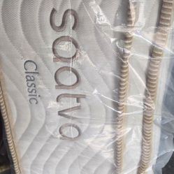 (King Size) Saatva Classic Mattress, Firm, 11.5", Like New, Condition Mattress Only