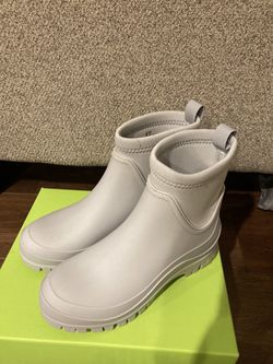 Women’s Winter Boots -Brand New 