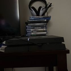 PS4 W/14 Games, 2 Controllers &a Headset 
