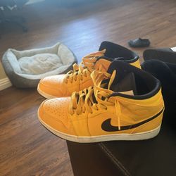 Air Jordan 1 Yellow 