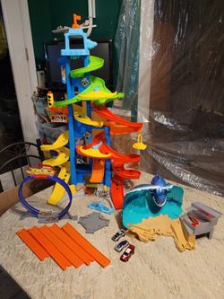Hot Wheels and Little People misc. mixed
