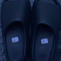 Yeezy Slide Onyx Size 10