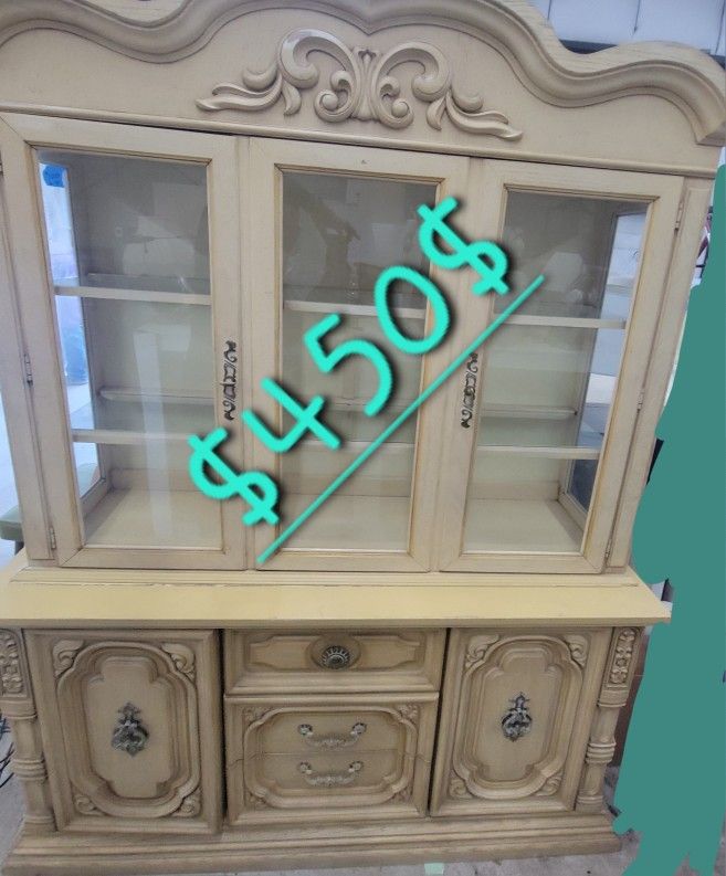 450$ Cabinet Dresser 