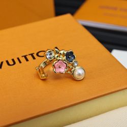 A very exquisite ring with a sense of design