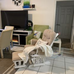 Rocking Chair $$60 🚚🍀🎈🍀🚚