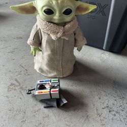 Mattel Star Wars RC Grogu Plush Toy, 12-in Soft Body Doll from The Mandalorian with Remote-Controlled Motion