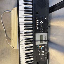 Yamaha keyboard PSR-E223 with stand