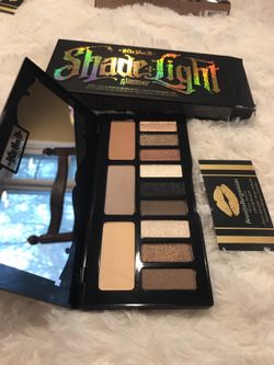 KAT VON D SHADE & LIGHT GLIMMER