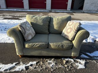 Modern Olive Green Loveseat *FREE DELIVERY 🚚 