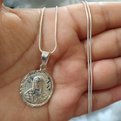 925 Sterling Silver Chain With The Pendant/Cadena Con Medalla De La Virgen De Plata 925