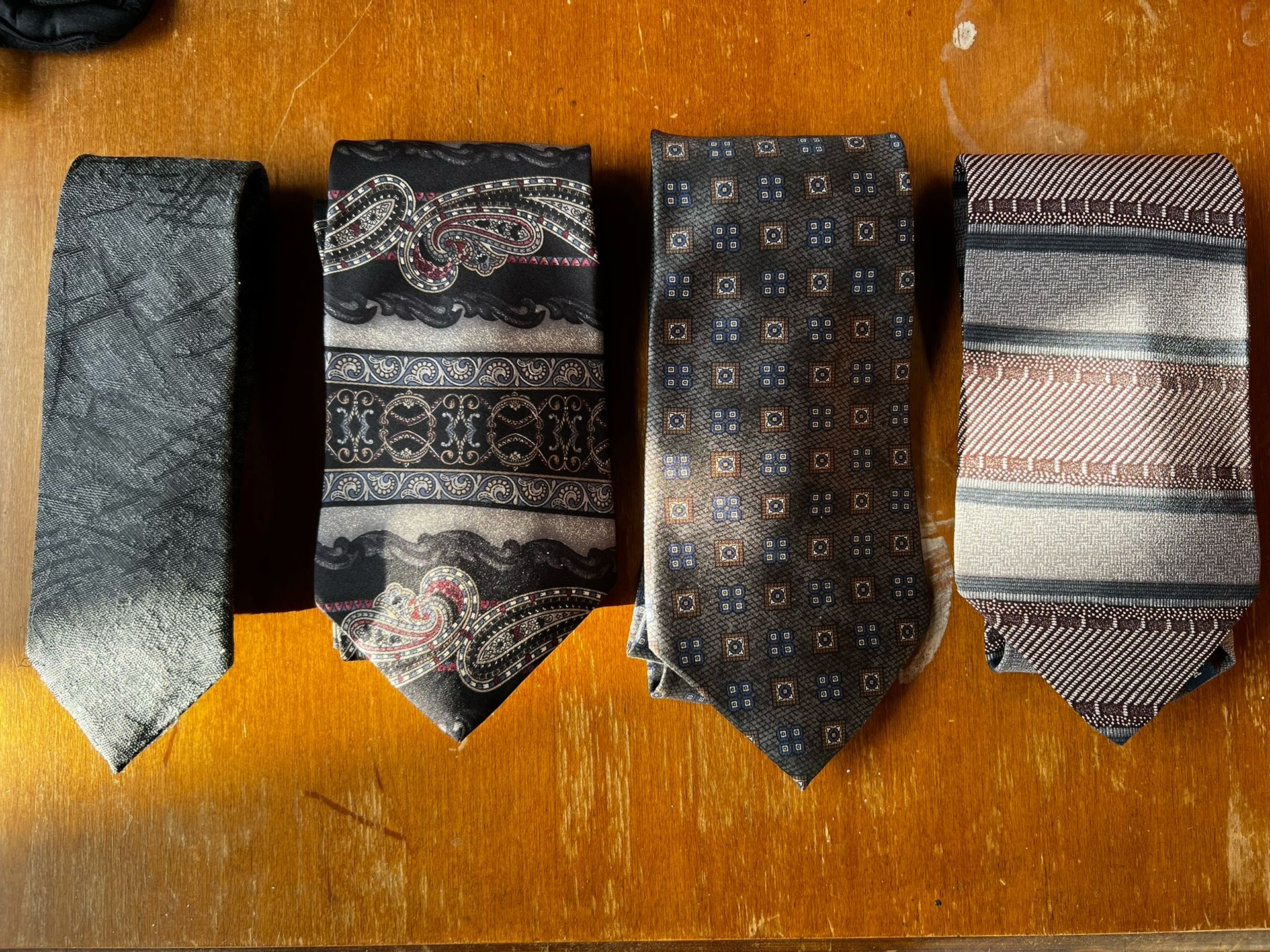 Pack Of 4 Versatile Ties