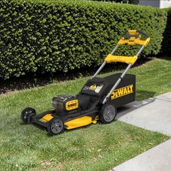 DEWALT Self Propelled Lawn Mower +2x 10ah Batteries & Charger