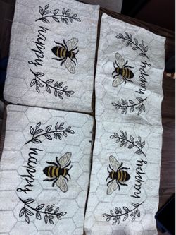 Bee cloth table runner & mats