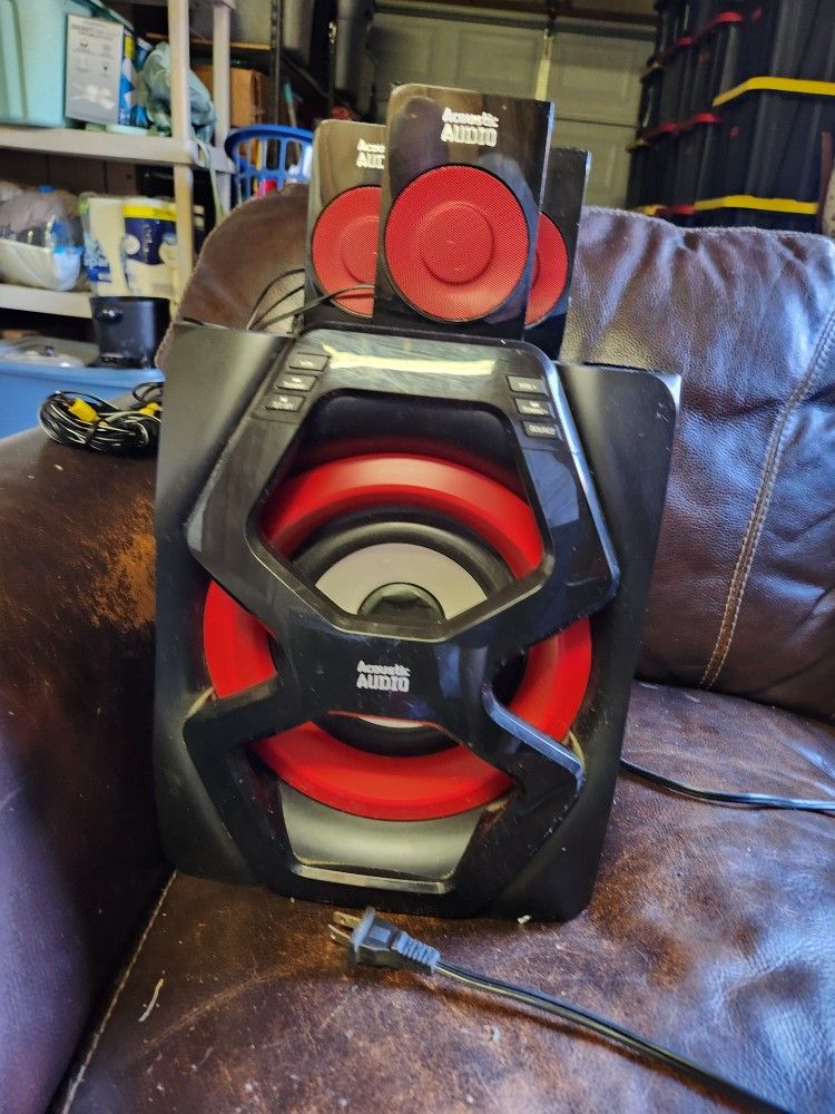 Surround sound speaker