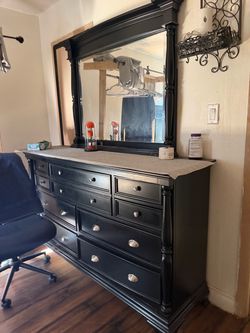 dresser with mirror
