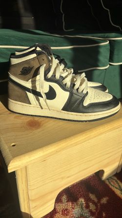   Jordan 1 Retro Dark Mocha 