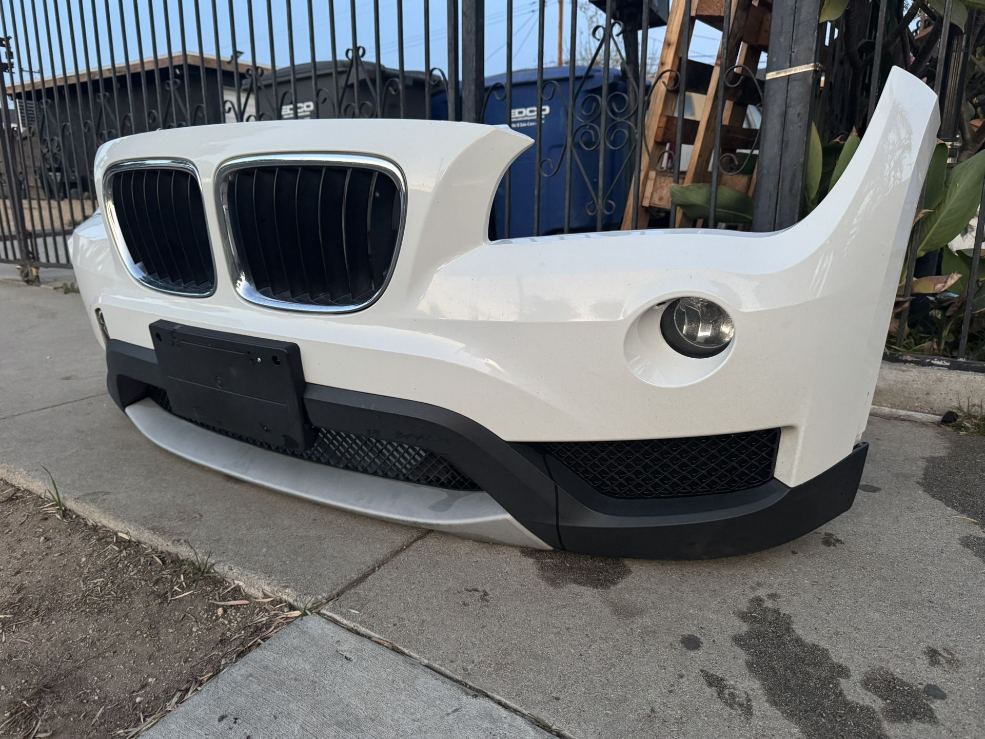 Complete Oem 2012-2015 BMW X1 - Front Bumper Cover !!! $650 obo NO CRACKS !!