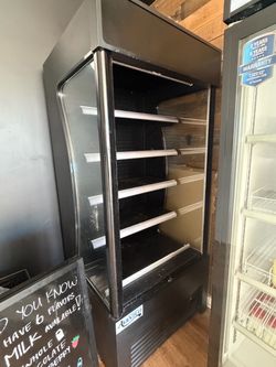 Avantco Reach in Refrigerator- Excellent Condition