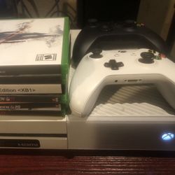 X-Box One Bundle Sale: Two Controllers, Countless Games, And Headset For Sale At Discounted Price