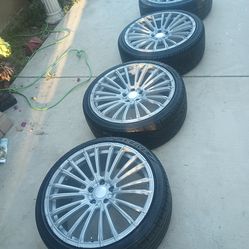 (4) 20 inch rims with tires lug pattern 5x114.3mm (also commonly referred to as 5x4.5 inches).