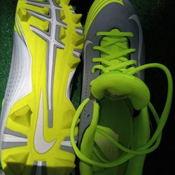 NIKE BRAND NEW VAPOR SIZE 12 BASEBALL CLEATS RAWLINGS GOLD 🪙 GLOVE 11 only $40 Each Better Hurry!