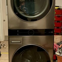 LG WashTower Stacked Laundry Center – Excellent Condition