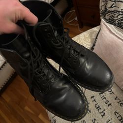 Dr. Martens Smooth Leather Lace-Ups