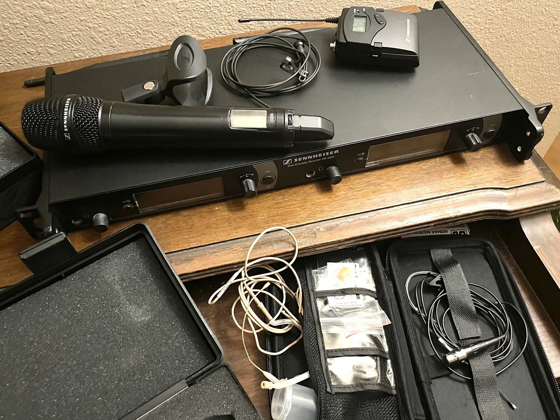 Sennheiser Receiver, Transmitter & Handheld Microphone w/ Countryman Isomax E6 Directional Microphones (2)
