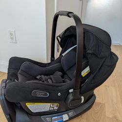 Car Seat Turtle Air by Nuna with base
