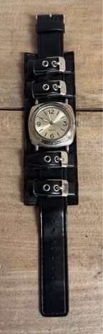 Quartz Watch with Band needs new battery Just $7