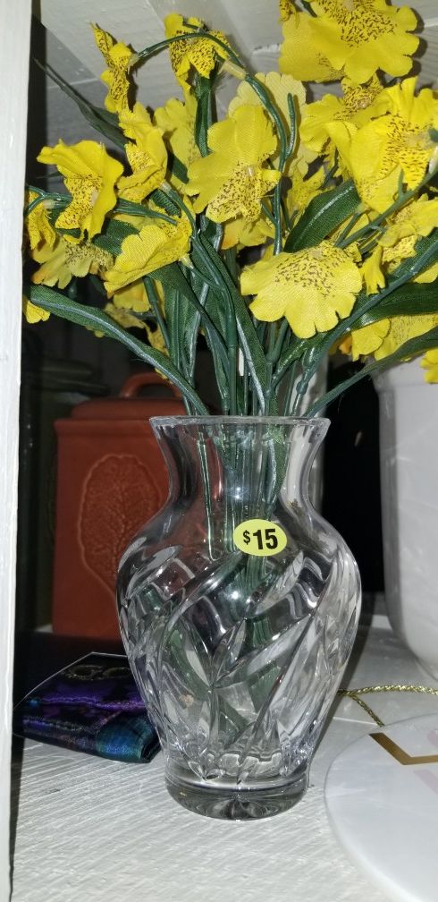 Small crystal vase with flowers