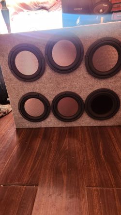 4 Kenwood speakers, 6 8-inch full bass speakers and several 10-12-inch subwoofers, the famous brand Wampla Fire.Hello..they all work well. I'm testing