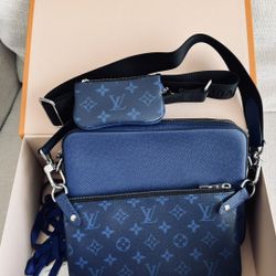 Louis Vuitton Trio Messenger (Cobalt)