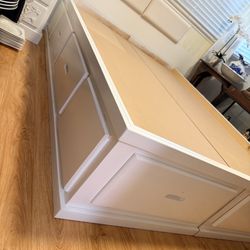 Queen Size Bed With 6 Draws , Solid Wood