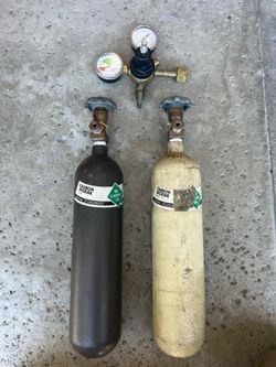 (2) co2 Tanks and Danby regulator for beer fridge