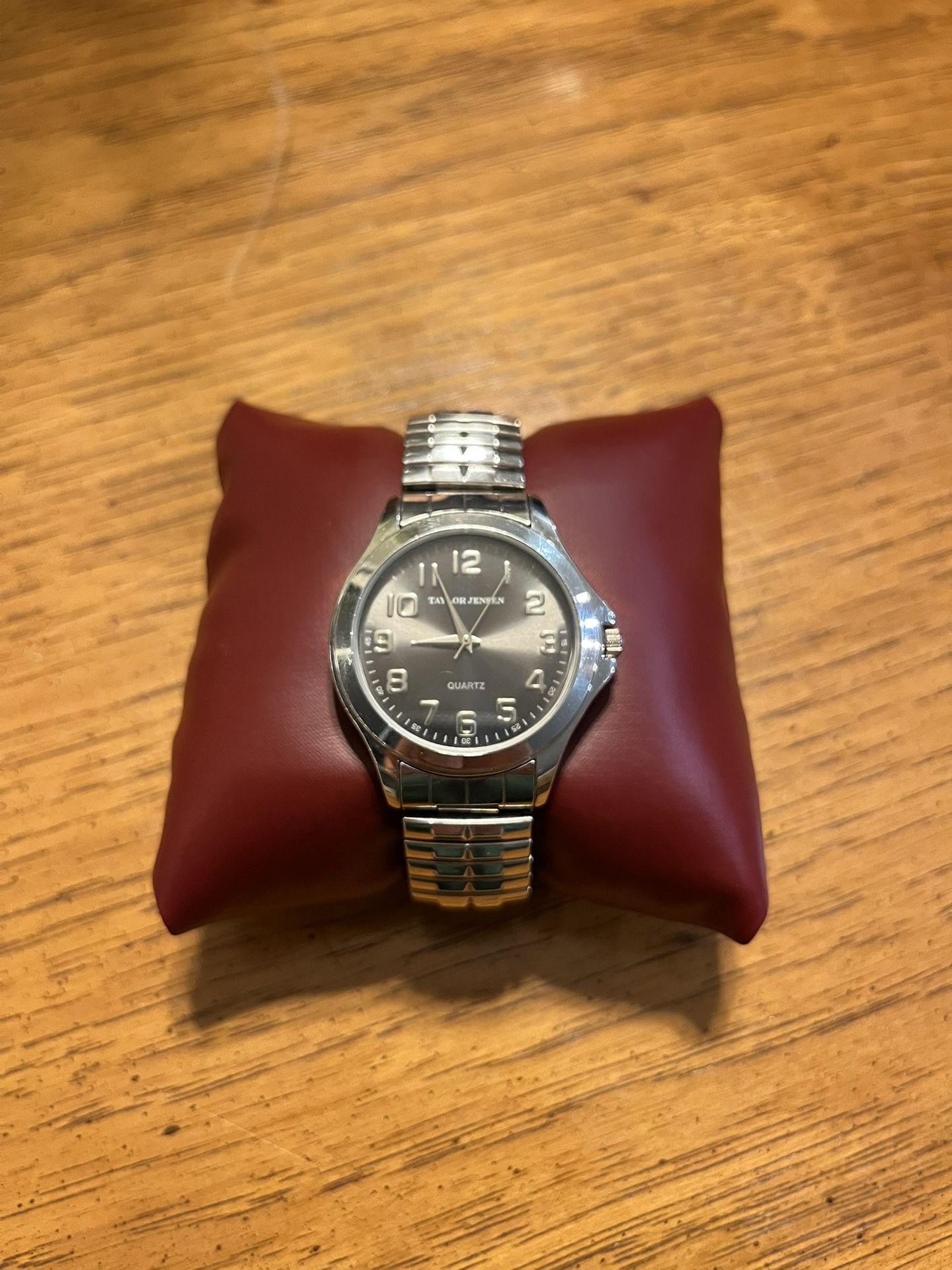 ⏱️ Taylor Jensen Quartz Stainless Steel Watch – Used Like New – $15