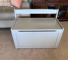 Melissa and Doug wooden toy box