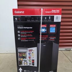 Galanz 3.3 Cu ft One Door Mini Fridge, Black Estar