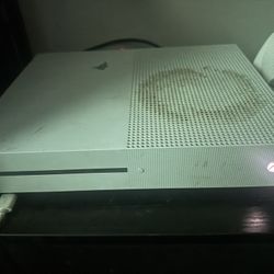 Xbox One S (White) – Great Condition