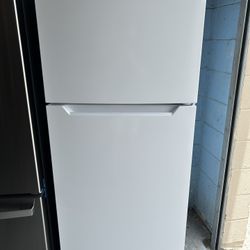 Brand New 18 Cubic Foot Refrigerator 