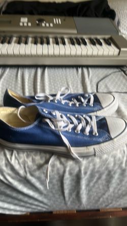 Converse Chuck Taylor Low Top Sneakers/Official Seattle Seahawks beanie