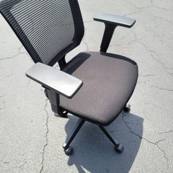Ergonomic Mesh Back Adjustable Office/Desk Chair