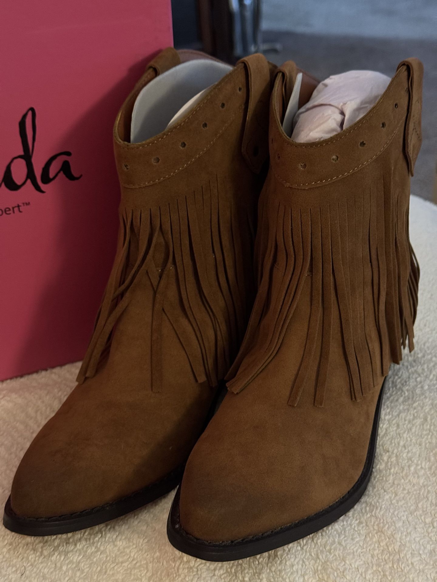 New Brown Suede Miranda Boots 8 1/2 M