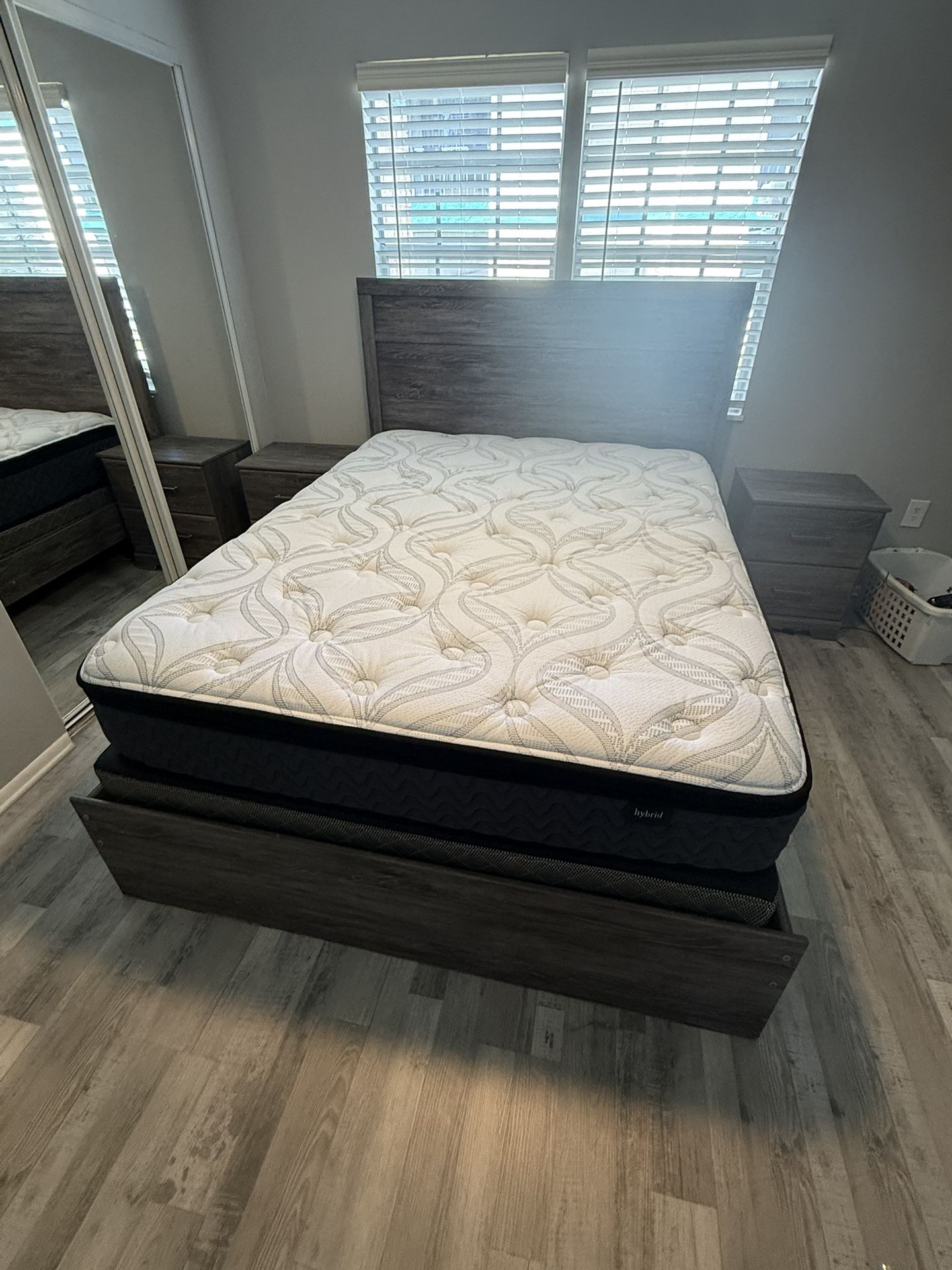 Queen Bedroom Set With Mattress 