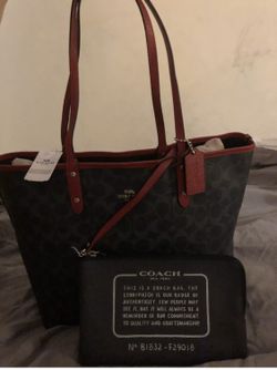 BRAND NEW REVERSIBLE COACH BAG AND WRISTLET