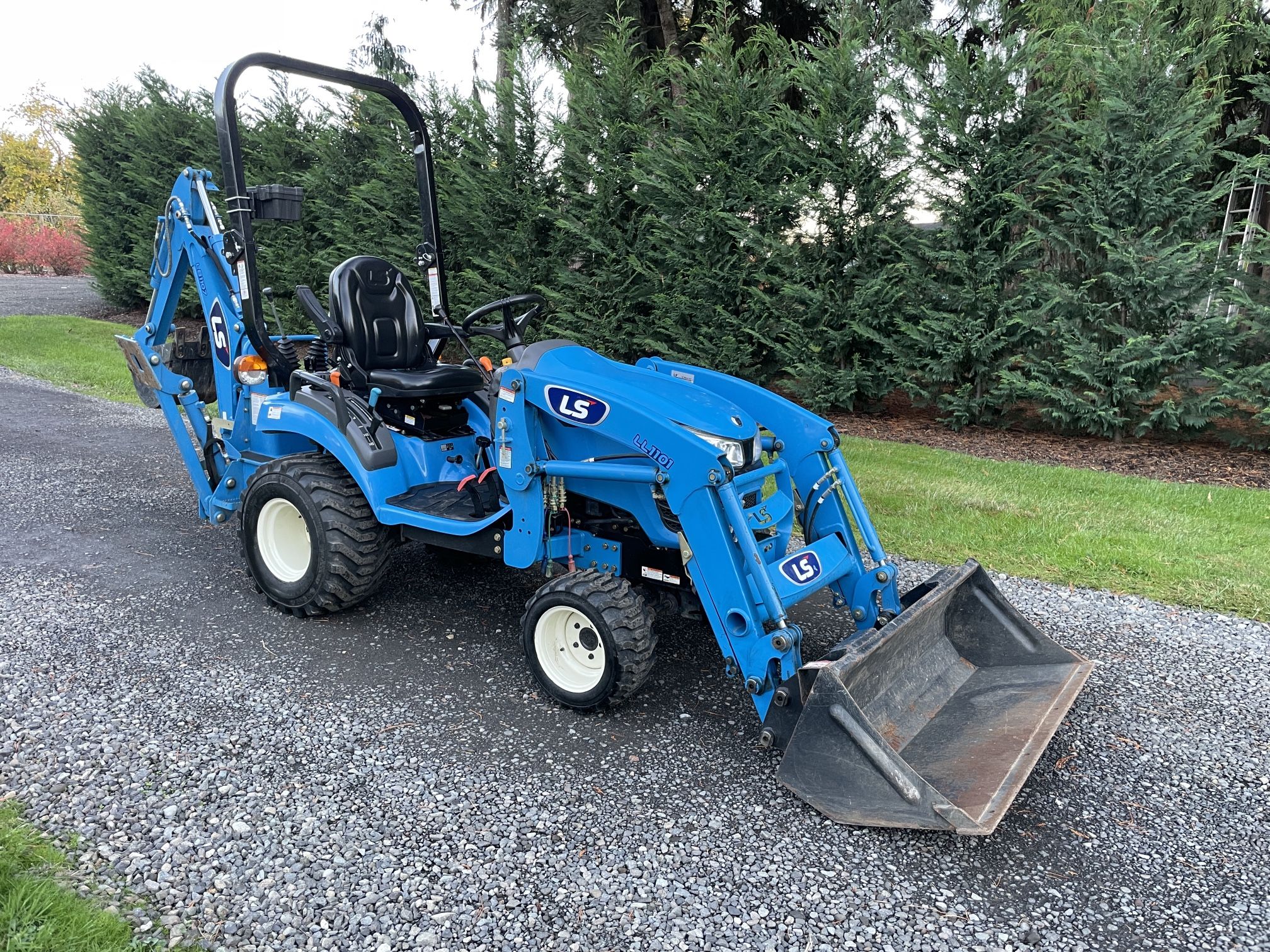 2019 LS MT125 4x4 Tractor 25HP - Backhoe, Loader - Low Hours