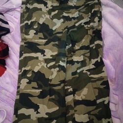 $8 Boys CAMO Pull On Pants Size 14-16 
