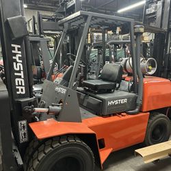 Forklift Hyster 9000 Lbs  Pneumatic All Terrain