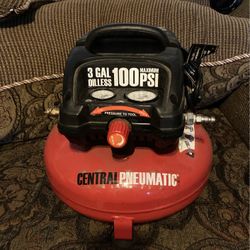 central Pneumatic 3 gallon 100 pci Maximum